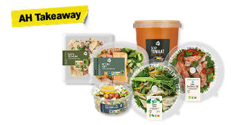 Assortiment AH Takeaway met diverse verse maaltijden, waaronder tomatensoep, pasta tonijn, pittige kip, maaltijdsalades en een groentebowl, verpakt in plastic schalen met zichtbaar AH huismerk.