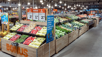 Groenteafdeling in Albert Heijn met Bonusaanbieding van 2 voor 2,99 euro op diverse verse groenten.