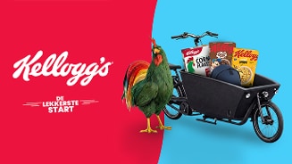 Kellogg's ontbijtproducten in een bakfiets, met een kleurrijke haan op de voorgrond en de tekst 'Kellogg's De Lekkerste Start' op een rood-blauwe achtergrond.