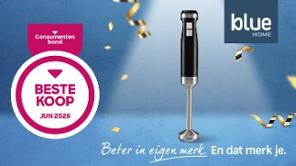 Staafmixer van het merk Blue Home, bekroond door de Consumentenbond als 'Beste Koop' in juni 2026, met feestelijke confetti en slogan "Beter in eigen merk. En dat merk je."