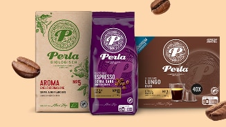 Assortiment van Perla koffie: biologische Aroma snelfiltermaling, Espresso Extra Dark koffiebonen, en Lungo Dark koffiecapsules.