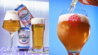 Twee glazen met Grolsch 0.0 alcoholvrij bier en bijpassende blikjes aan de linkerkant, en een glas Jopen bier dat wordt ingeschonken aan de rechterkant, beide tegen een kleurrijke achtergrond.