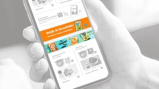 Smartphone met Albert Heijn-app, waarin de bonusfolder te zien is.
