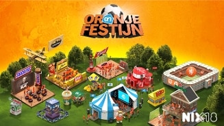 Illustratie van het Albert Heijn Oranje Festijn, met diverse kraampjes van bekende A-merken zoals Snickers, Lay’s, Coca-Cola en Ariel, een centraal blauw-wit feesttent, een voetbalstadion en verschillende oranje versierde activiteiten.