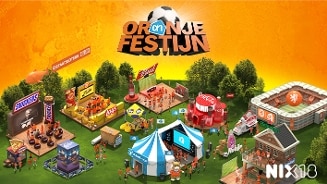 Illustratie van het Albert Heijn Oranje Festijn met verschillende A-merken zoals Snickers, Lay's, Coca-Cola, Bud en Robin. Het beeld toont een levendig festivalterrein met een stadion, feesttenten, speelvelden en veel mensen in oranje kleding, passend bij een voetbal- of EK-evenement.