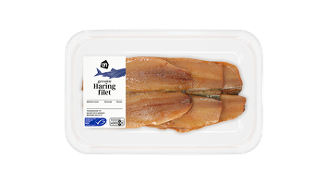 Gerookte haringfilet van Albert Heijn in een plastic verpakking, met zichtbare productlabel.