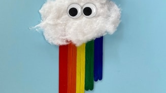 Wolkenknutsel met gekleurde ijsstokjes en wiebeloogjes