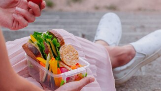 Lunchwandelen doe je gemakkelijk met een voedzame lunch to-go I Albert Heijn