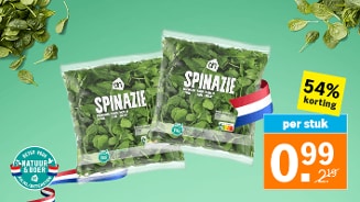 Twee zakken AH spinazie in verpakking, met Nederlandse vlaglint, 54% korting en actieprijs van 0,99 euro per stuk. Links onderin een logo met “Beter voor Natuur & Boer”. Achtergrond met spinazieblaadjes.