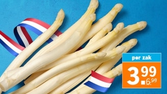 Verse witte asperges met Nederlandse vlaglinten, aangeboden per zak voor €3,99, afgeprijsd van €6,99.