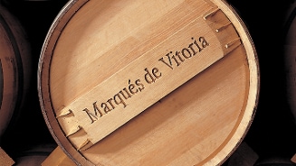 Houten wijnvat met de inscriptie "Marqués de Vitoria"