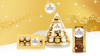 Ferrero Rocher chocolade assortiment met geschenkverpakking, kerstboomdisplay en een reep hazelnootchocolade op een goudkleurige achtergrond met fonkelende sterren.