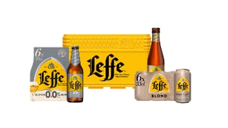 Assortiment Leffe blond bier met krat, flesjes en blikjes
