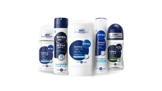 NIVEA MEN Derma Control deodorant assortiment, verschillende verpakkingen met de tekst "NEW with pure hyaluron".