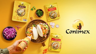 Conimex bao buns, gevuld met onder andere rode kool en radijs.