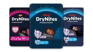 Huggies DryNites Pyjama Pants in verschillende verpakkingen voor verschillende leeftijden, met afbeeldingen van slapende kinderen op de voorkant.