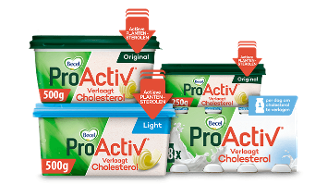 Verschillende verpakkingen Becel ProActiv margarine, waaronder Original en Light varianten. Op de verpakking staat dat het product cholesterol verlaagt door actieve plantensterolen.