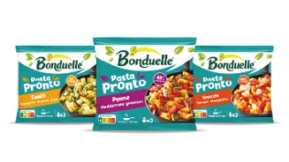 Drie verpakkingen Bonduelle Pasta Pronto: Fusilli met courgette, broccoli en kaas; Penne met Mediterrane groenten; Gnocchi met tomaat en mozzarella.