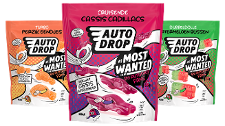 Drie zakken Autodrop snoep, met de smaken Turbo Perzik Eendjes, Cruisende Cassis Cadillacs en DubbelDolle Watermeloen Bussen.
