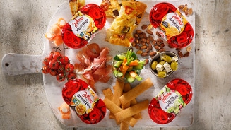 Tapasplank met Johma tapas.