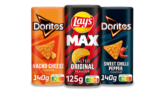 Drie buisvormige verpakkingen snacks: Doritos Nacho Cheese, Lay's Max Salted Original en Doritos Sweet Chilli Pepper.