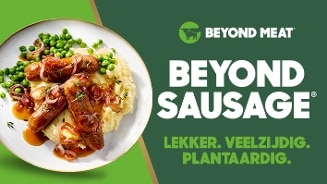 Beyond Sausage van Beyond Meat met erwten en puree, tekst "Lekker. Veelzijdig. Plantaardig."