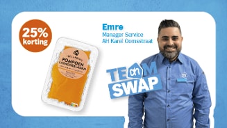 AH pompoen lasagnebladen met 25% korting actie en een medewerker in AH-kleding met het Team Swap logo