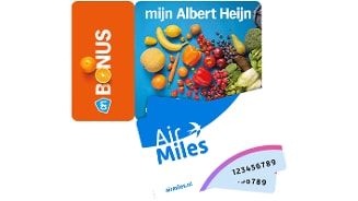 AH Bonuskaart, Mijn Albert Heijn kaart en Air Miles kaart met kleurrijke groenten en fruit op de achtergrond.