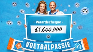 Waardebon van €1.600.000 voor Voetbalpassie, met AH-logo en voetbaldecoratie.