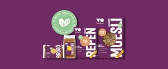 Producten van TastyBasics, inclusief crackers en muesli, met een kom muesli met rode bessen.