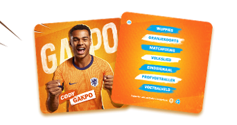 Oranje voetbalkaart met Cody Gakpo voor Albert Heijn voetbalactie, met bijbehorende woordenlijst zoals "Wuppies" en "Oranjekoorts".
