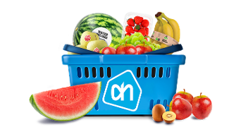 Blauwe Albert Heijn winkelmand gevuld met vers fruit zoals watermeloen, appels, bananen, aardbeien, druiven, kiwi’s en meloen.