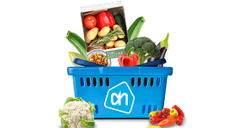 Blauwe Albert Heijn winkelmand vol met diverse groenten zoals paprika, broccoli, bloemkool en een verpakking krieltjes.