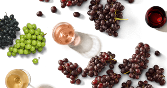 druiven en glazen wijn