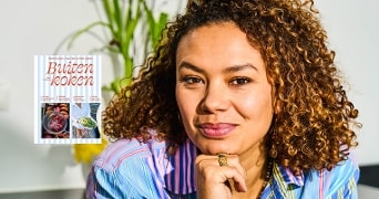 Portretfoto van Noni met haar kookboek