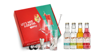 Cocktail set met Kluyver Zero drankjes en accessoires, inclusief een cocktailglas, menglepel en maatbeker, met geschenkdoos met tekst "Let's have a cocktail".