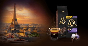 L'OR Espresso-producten met Eiffeltoren op de achtergrond en luxe eetervaring