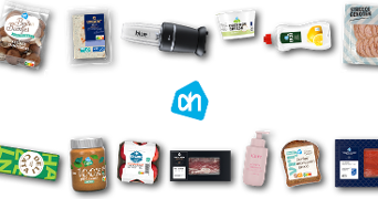 Verschillende Albert Heijn huismerkproducten op een rij met groot de tekst "eigen merk" en het AH-logo in het midden.