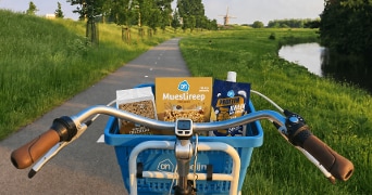 Fietsmandje met producten