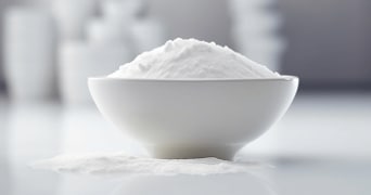 Bakpoeder in een witte kom