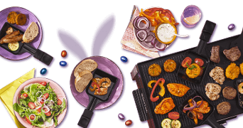 Gourmet maaltijd met diverse vleessoorten en groenten op een grill, geserveerd met brood en een verse salade.