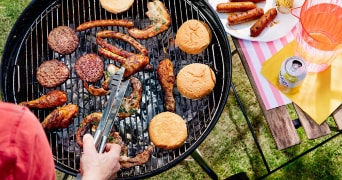 BBQ aansteken: zo doe dat met aansteekblokjes of starter