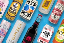 Assortiment van verschillende frisdranken en kombucha, waaronder merken zoals Club-Mate, Fentimans, Hip Pop, Gimber, Fritz-kola en Yaya Kombucha.