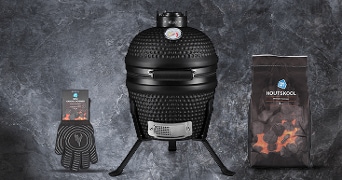 Kamado barbecue met Albert Heijn houtskool en hittebestendige handschoenen.