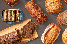 Verschillende soorten broden waarvan ook brood in een broodtrommel