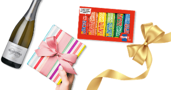 Fles Masottina Prosecco, cadeauverpakking van Tony's Chocolonely repen en ingepakt geschenk met roze strik en gouden lint.