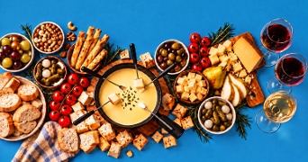 Kaasfondue pan met hapjes
