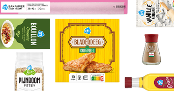 Verschillende Albert Heijn bakproducten en ingrediënten, waaronder bladerdeeg, vanillesuiker, kaneel, bakpapier, groentebouillon, pijnboompitten en olijfolie classico.