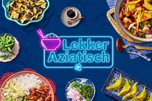Verschillende Aziatische gerechten, zoals dumplings, een rijstgerecht met kip en groenten, en een kleurrijke soep, rondom een neon bord met de tekst "Lekker Aziatisch" en het Albert Heijn logo.