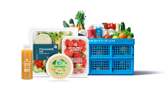 Albert Heijn boodschappenkrat gevuld met verse groenten, fruit, zuivel en verpakte AH producten zoals Italiaanse mix, Nederlandse aardbeien, hummus en smoothie